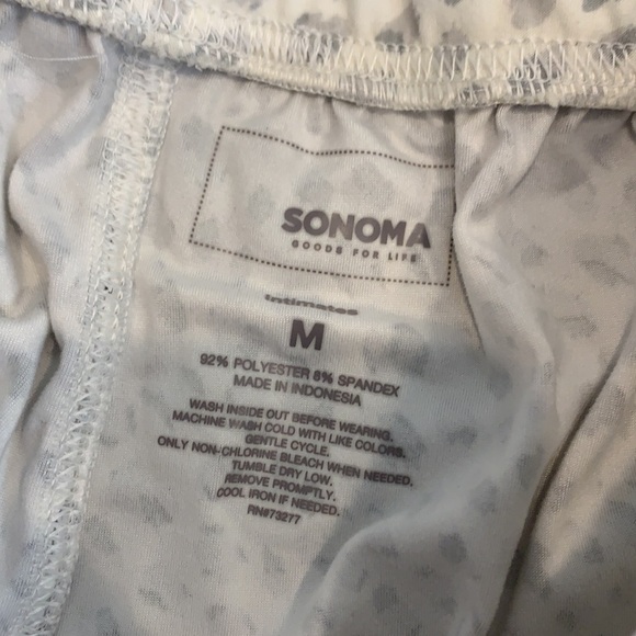 Women’s Pants - Picture 3 of 3